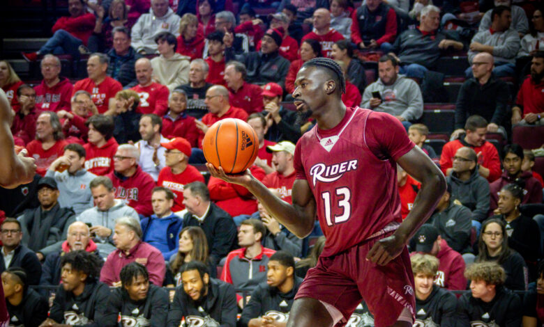 Ajiri Ogemuno-Johnson on the court, holding a basketball