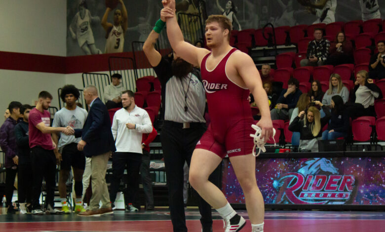 Junior David Szuba secures one of his two wins against Drexel. Maggie Kleiner/The Rider News.