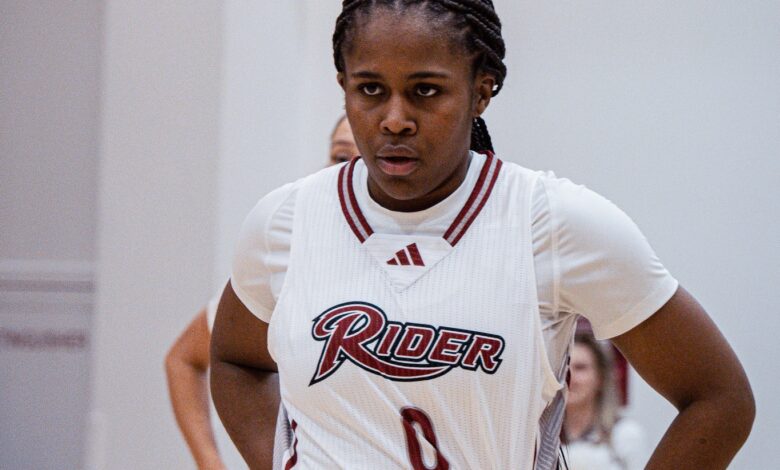 Senior guard Sanaa Redmond looks down the court. Photo by Josiah Thomas/The Rider News