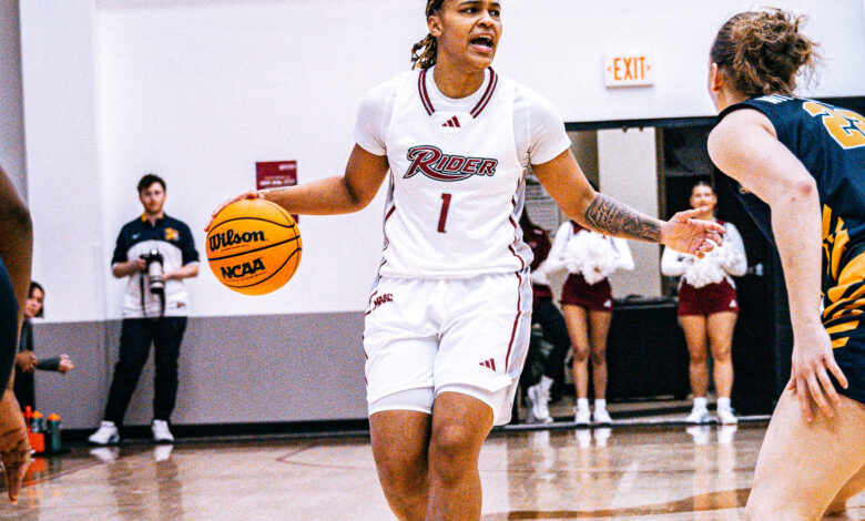 Sophomore guard Aliya McIver calls out a play. Photo by Josiah Thomas/The Rider News