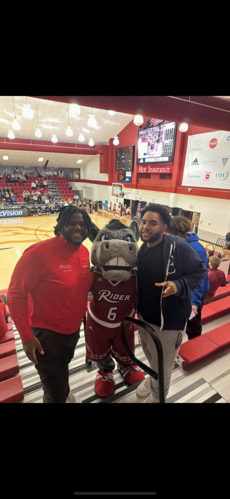 Photo of Dwight Pulliam at a Men's basketball game