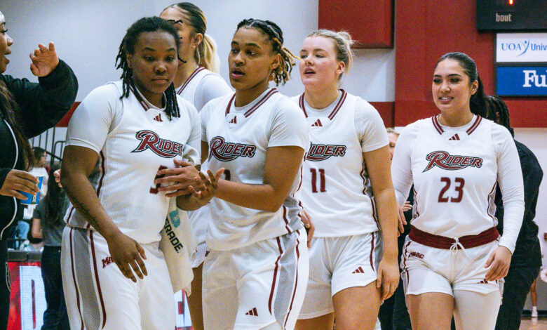 The Broncs break their huddle after a timeout. Josiah Thomas/The Rider News.