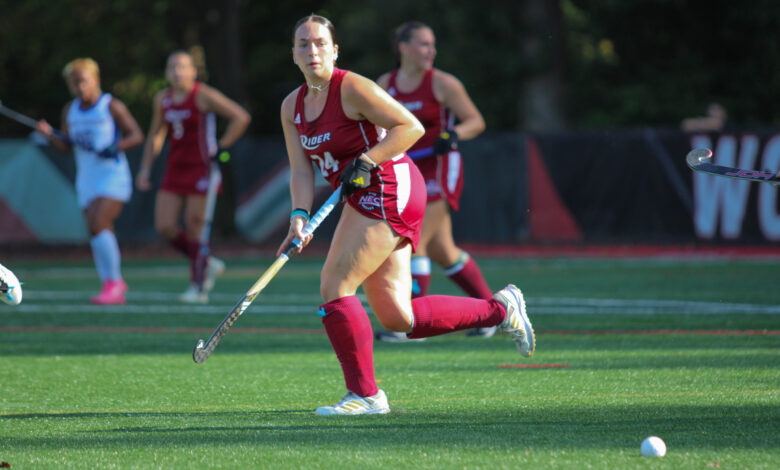Junior forward Emma Bonshak runs to make the pass. Photo by Liliana R. Basile.