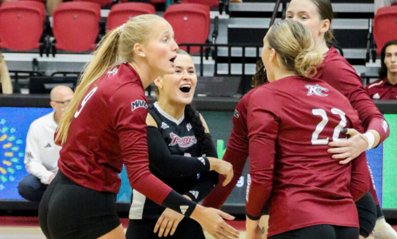 Junior setter McKenna Mason (left) and senior libero Keegan O’Connor both won MAAC weekly awards. Photo by Destiny Pagan/TheRiderNews
