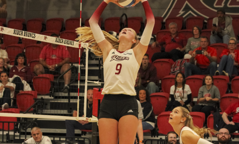 Senior setter Makenna Mason setting the ball for a hit. Photo by Liliana R. Basille/The Rider News